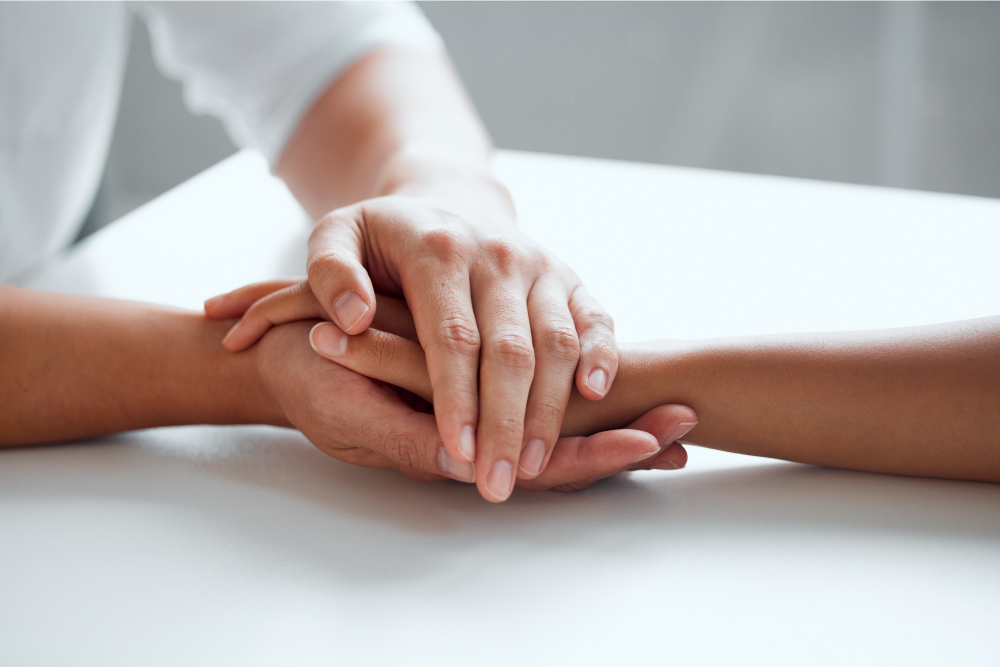 Cancer-patient-support-hands